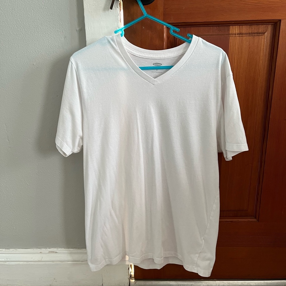 NWOT MEDIUM WHITE V NECK SHIRT - soft washed. Old navy - Picture 1 of 2